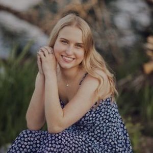 Meet your Posher, Caitlin